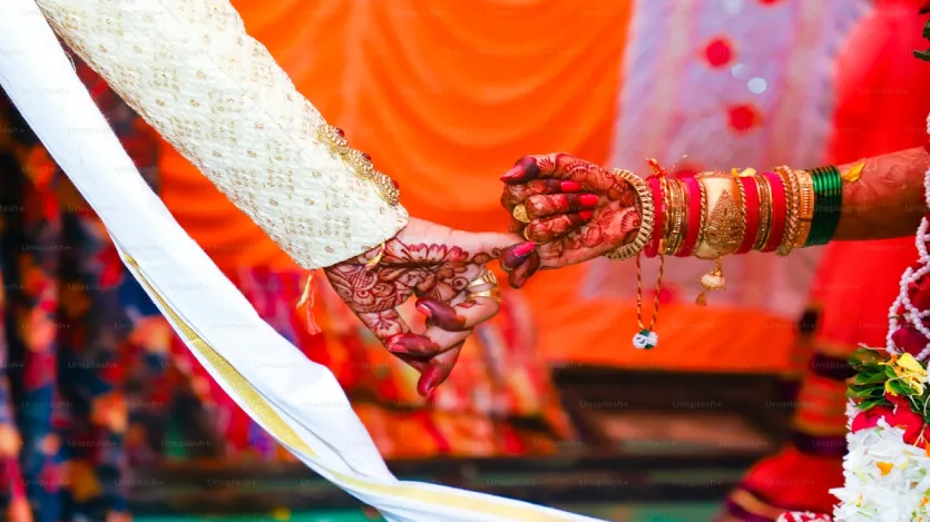 समलैंगिक विवाह हाल के दशकों में, कई देशों ने समलैंगिक जोड़ों को शादी का कानूनी अधिकार दिया है। लिव-इन रिलेशनशिप, कई जगहों पर लोग बिना शादी किए एक साथ रहना पसंद कर रहे हैं। इसे कुछ समाज में स्वीकार किया जा रहा है और कुछ जगहों पर इसे कानूनी अधिकार भी दिए जा रहे हैं।
समलैंगिक विवाह हाल के दशकों में, कई देशों ने समलैंगिक जोड़ों को शादी का कानूनी अधिकार दिया है। लिव-इन रिलेशनशिप, कई जगहों पर लोग बिना शादी किए एक साथ रहना पसंद कर रहे हैं। इसे कुछ समाज में स्वीकार किया जा रहा है और कुछ जगहों पर इसे कानूनी अधिकार भी दिए जा रहे हैं।