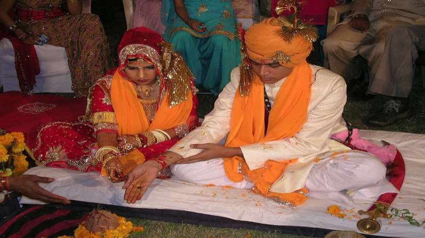 शादी की शुरुआत कब और क्यों हुई थी, कितनी तरह की होती है शादियां, जानकर होंगे हैरान