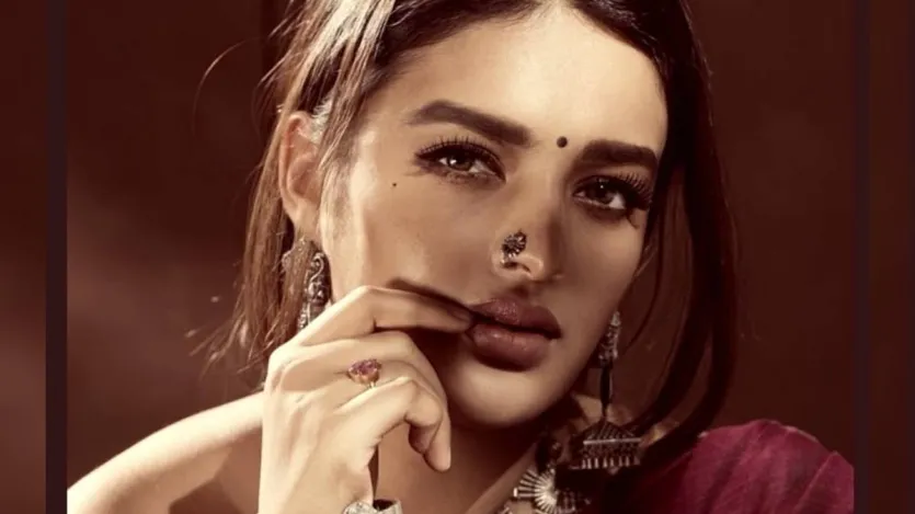 इसके बाद निधि ने 2019 में साउथ सिनेमा का रुख कर लिया और 'सव्यसाची' से तेलुगु सिनेमा में एंट्री ली। इसके बाद उन्होंने 'आईस्मार्ट शंकर', 'मिस्टर मजनू', 'भूमि', 'हीरो' और 'कलगा थलाइवन' जैसी फिल्मों में काम किया। हाल ही में वह पवन कल्याण के साथ 'हरि हर वीरा मल्लू' में नजर आईं और अपने अभिनय से एक बार फिर फैंस को इंप्रेस करने में सफल रहीं। इसके बाद निधि ने 2019 में साउथ सिनेमा का रुख कर लिया और 'सव्यसाची' से तेलुगु सिनेमा में एंट्री ली। इसके बाद उन्होंने 'आईस्मार्ट शंकर', 'मिस्टर मजनू', 'भूमि', 'हीरो' और 'कलगा थलाइवन' जैसी फिल्मों में काम किया। हाल ही में वह पवन कल्याण के साथ 'हरि हर वीरा मल्लू' में नजर आईं और अपने अभिनय से एक बार फिर फैंस को इंप्रेस करने में सफल रहीं।