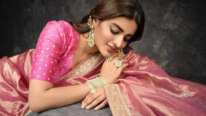 कहते हैं, मुन्ना माइकल के लिए टाइगर की पसंद भी निधि ही थीं, जिसके चलते उन्हें इस फिल्म के लिए चुन लिया गया और अपने अभिनय से निधि ने साबित किया कि वह एक अच्छी डांसर होने के साथ-साथ दमदार अभिनेत्री भी हैं। मुन्ना माइकल भले ही बॉक्स ऑफिस पर सफल साबित नहीं हुई हो, लेकिन निधि को उनके डेब्यू के लिए जी सिने अवॉर्ड में 'बेस्ट फीमेल डेब्यूटेंट' का अवॉर्ड जरूर मिला। कहते हैं, मुन्ना माइकल के लिए टाइगर की पसंद भी निधि ही थीं, जिसके चलते उन्हें इस फिल्म के लिए चुन लिया गया और अपने अभिनय से निधि ने साबित किया कि वह एक अच्छी डांसर होने के साथ-साथ दमदार अभिनेत्री भी हैं। मुन्ना माइकल भले ही बॉक्स ऑफिस पर सफल साबित नहीं हुई हो, लेकिन निधि को उनके डेब्यू के लिए जी सिने अवॉर्ड में 'बेस्ट फीमेल डेब्यूटेंट' का अवॉर्ड जरूर मिला।