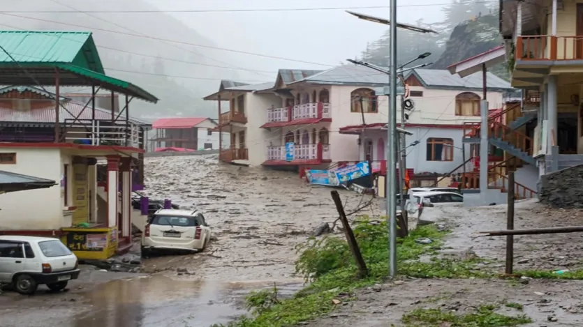 उत्तराखंड के चमोली ज़िले में, लगातार बारिश के कारण रैनी गांव के पास भारत-चीन सीमा तक जाने वाली सड़क दो जगहों पर धंस गई है, जिससे सड़क अवरुद्ध हो गई है। इस क्षति के कारण क्षेत्र में संपर्क बाधित हो गया है। उत्तराखंड के चमोली ज़िले में, लगातार बारिश के कारण रैनी गांव के पास भारत-चीन सीमा तक जाने वाली सड़क दो जगहों पर धंस गई है, जिससे सड़क अवरुद्ध हो गई है। इस क्षति के कारण क्षेत्र में संपर्क बाधित हो गया है।