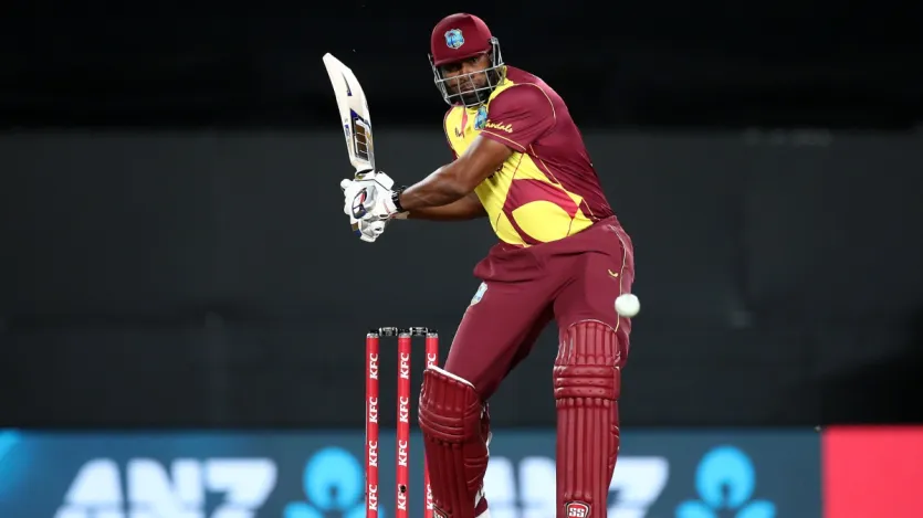 कायरन पोलार्ड टी20 क्रिकेट में सबसे ज्यादा रन बनाने के मामले में दूसरे नंबर पर मौजूद हैं। उन्होंने टी20 क्रिकेट के 712 मैचों में कुल 14000 रन बनाए हैं, जिसमें एक शतक और 64 अर्धशतक शामिल हैं।