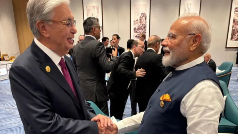 पीएम मोदी ने कज़ाख़िस्तान के राष्ट्रपति टोकायेव के साथ विचारों का उपयोगी आदान-प्रदान किया। कहा कि ऊर्जा, सुरक्षा, स्वास्थ्य देखभाल और फार्मा सहित अनेक प्रमुख क्षेत्रों में हमारे देश मिलकर कार्य कर रहे हैं। पीएम मोदी ने कज़ाख़िस्तान के राष्ट्रपति टोकायेव के साथ विचारों का उपयोगी आदान-प्रदान किया। कहा कि ऊर्जा, सुरक्षा, स्वास्थ्य देखभाल और फार्मा सहित अनेक प्रमुख क्षेत्रों में हमारे देश मिलकर कार्य कर रहे हैं।