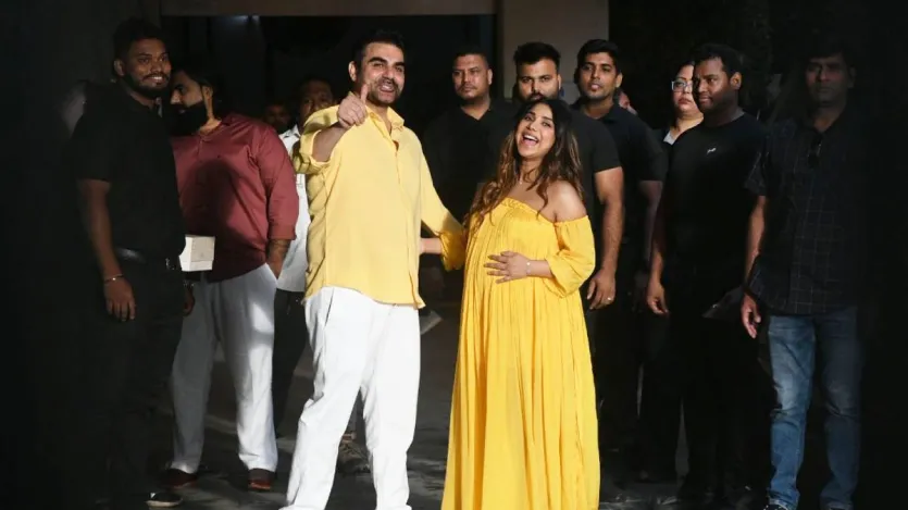 बॉलीवुड अभिनेता और निर्माता अरबाज खान और उनकी पत्नी शूरा खान अपने जीवन के एक नए और खूबसूरत अध्याय की ओर बढ़ रहे हैं। दोनों जल्द ही अपने पहले बच्चे का स्वागत करने वाले हैं और इस खुशखबरी ने उनके परिवार, दोस्तों और प्रशंसकों को बेहद उत्साहित कर दिया है। जून 2025 में जब अरबाज ने शूरा की प्रेग्नेंसी की पुष्टि की थी, तब से यह कपल लगातार चर्चा में बना हुआ है।