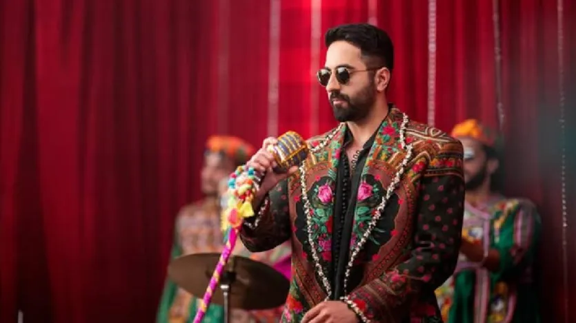 अपने अभिनय के साथ-साथ आयुष्मान अपनी सिंगिंग से भी दर्शकों के दिल जीतने में सफल रहे हैं। उनके गाए गाने 'इक वारी', 'मिट्टी दी खुशबू', 'साडी गली आजा', 'नज्म नज्म', 'नैन ना जोड़ी' और 'मेरे लिये तुम काफी हो' काफी हिट रहे हैं और फैंस के बीच बेहद पसंद किए जाते हैं।