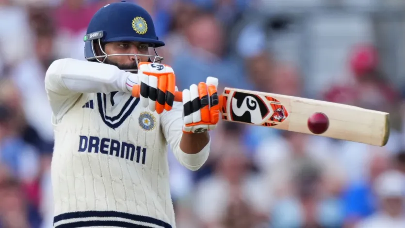 ICC टेस्ट ऑलराउंडर रैंकिंग में भारत के स्टार ऑलराउंडर रवींद्र जडेजा टॉप पर हैं। जडेजा की रेटिंग 405 है। वह लंबे समय से टेस्ट में नंबर-1 ऑलराउंडर बने हुए हैं। टॉप-10 टेस्ट ऑलराउंडर में वह इकलौते भारतीय खिलाड़ी हैं।