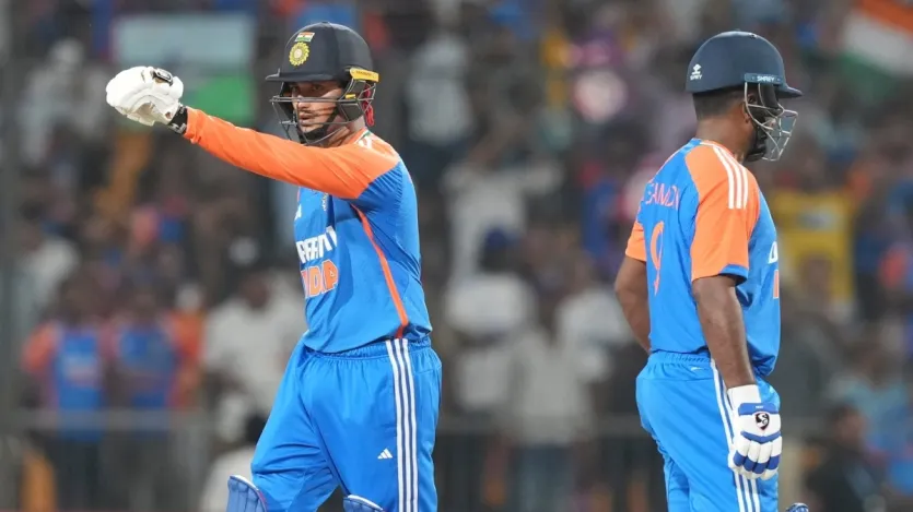 T20I रैंकिंग में अभिषक शर्मा का डंका बज रहा है। T20I बल्लेबाजों की रैंकिंग में अभिषेक पहले पायदान पर हैं। उनकी 884 है। पिछले साल जुलाई में टीम इंडिया के लिए डेब्यू करने के बाद से ही अभिषेक शर्मा बल्ले से लगातार रन बना रहे हैं। 