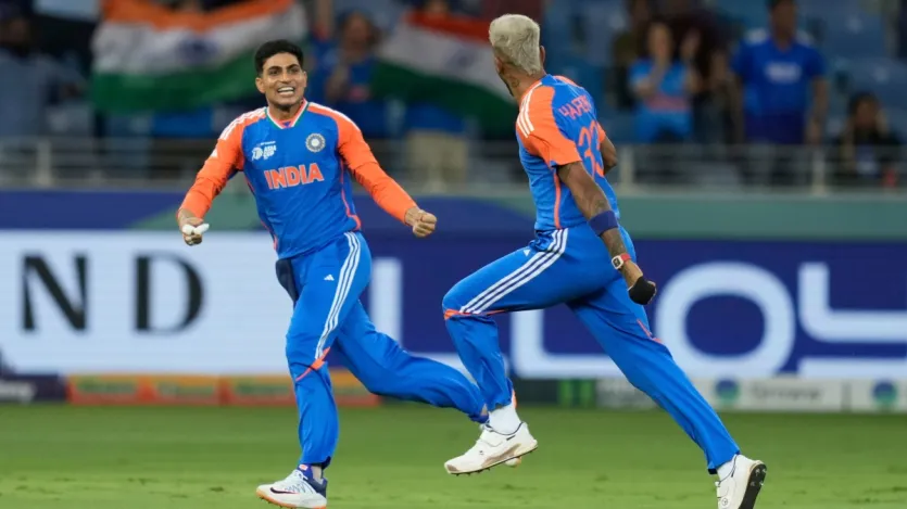 भारत के युवा बल्लेबाज शुभमन गिल ODI में लगातार शानदार प्रदर्शन कर रहे हैं। यही वजह है कि वह ODI बल्लेबाजी रैंकिंग में नंबर-1 बल्लेबाज हैं। उनकी रेटिंग 784 है। उनके बाद दूसरे नंबर पर रोहित शर्मा और विराट कोहली चौथे पायदान पर हैं।