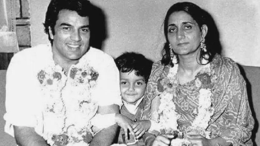 हम बात कर रहे हैं धर्मेंद्र के बेटे और सनी देओल के भाई बॉबी देओल की, जिन्होंने 1995 में 'बरसात' से अपना डेब्यू किया था और अपने करियर में कई हिट फिल्में दीं। लेकिन, जैसे ही बॉबी की एक-दो फिल्में फ्लॉप हुईं, उन्हें मौके मिलने बंद हो गए। तकदीर ने ऐसी करवट ली कि बॉबी फिल्मों से दूर हो गए और फिर सालों बाद उन्होंने ओटीटी पर दस्तक दी।