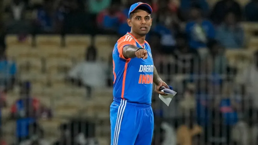 भारतीय क्रिकेट टीम के लिए पाकिस्तान के खिलाफ टी20 इंटरनेशनल क्रिकेट में अभी तक महेंद्र सिंह धोनी, रोहित शर्मा और विराट कोहली ने ही कप्तानी की है। अब जैसे ही सूर्यकुमार यादव पाकिस्तान के खिलाफ आगामी एशिया कप में टॉस के लिए उतरेंगे। वह इस खास लिस्ट में शामिल हो जाएंगे। भारतीय क्रिकेट टीम के लिए पाकिस्तान के खिलाफ टी20 इंटरनेशनल क्रिकेट में अभी तक महेंद्र सिंह धोनी, रोहित शर्मा और विराट कोहली ने ही कप्तानी की है। अब जैसे ही सूर्यकुमार यादव पाकिस्तान के खिलाफ आगामी एशिया कप में टॉस के लिए उतरेंगे। वह इस खास लिस्ट में शामिल हो जाएंगे।