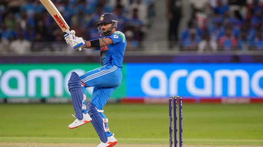 विराट कोहली सबसे तेज शतक लगाने के मामले में दूसरे नंबर पर हैं। उन्होंने ऑस्ट्रेलिया के खिलाफ 2013 में 52 गेंदों में शतक लगाया था। उस मैच में विराट कोहली ने अपनी पारी के दौरान 8 चौके और 7 छक्के लगाए थे। उनके अलावा रोहित शर्मा ने भी 123 गेंदों में 141 रनों की पारी खेली थी। उस मैच में भारत ने 360 रन के टारगेट को बेहद आसानी से हासिल कर लिया था।