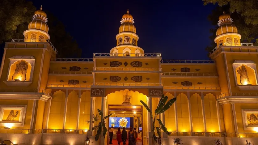 नोएडा के सेक्टर 21 जलवायु विहार में एक बड़ा पांडाल लगाया गया है। भक्त यहां पहुंचकर माता के दर्शन कर सकते हैं।