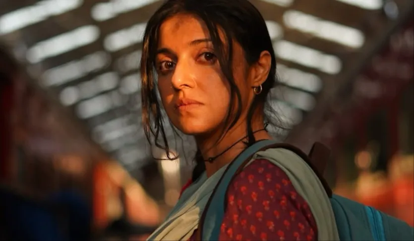 दिव्या खोसला कुमार, नील नितिन मुकेश स्टारर फिल्म 'एक चतुर नार' रिलीज हो चुकी है जो बड़े पर्दे पर नई कहानी से दर्शकों का दिल जीत रही है। अब इस फिल्म के पहले दिन का बॉक्स ऑफिस कलेक्शन सामने आ चुका है। हालांकि, निर्देशक उमेश शुक्ला की नई फिल्म 'एक चतुर नार' का नाम सुनते ही पुराने जमाने का गाना 'पड़ोसन' भी याद आ जाता है। लेकिन, ये फिल्म बिल्कुल अलग है।
