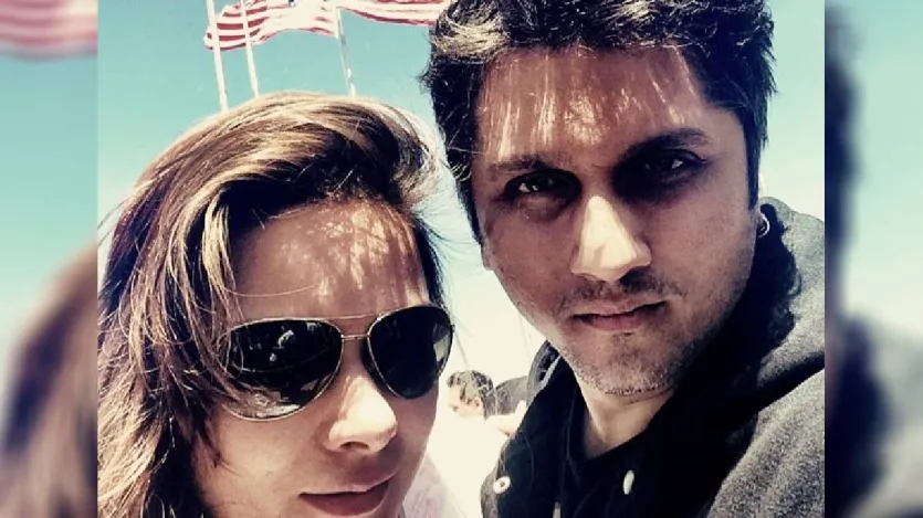 इसके बाद पाप की निर्देशक पूजा भट्ट ने मोहित को उदिता से मिलाया, जो मोहित की कजिन सिस्टर भी हैं। मोहित ने कहा- 'मैं एक मूवी ट्रायल के लिए गया और पूजा ने मुझे उनसे मिलाया। उन्होंने कहा- उदिता ये मोहित हैं। ये निर्देशक बनना चाहते हैं और तुमसे शादी करना चाहते हैं। ये बहुत ही शर्मनाक था.. लेकिन मुझे लगता है हमारी लव स्टोरी यहीं से शुरू हुई।'