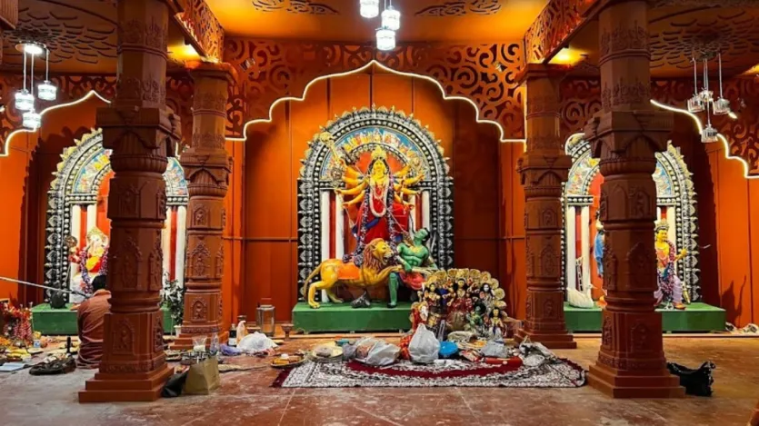 नोएडा के NCPC सेक्टर 78 में माता रानी का पांडाल सजा है। आप यहां जाकर दर्शन कर सकते हैं।