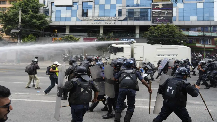 नेपाल में सोशल मीडिया बैन सिर्फ एक तकनीकी या प्रशासनिक निर्णय नहीं है, बल्कि यह सीधे लोकतांत्रिक मूल्यों और जनता की आजादी से जुड़ा हुआ है। विरोध प्रदर्शनों का दमन और बैन जारी रहा तो यह नेपाल के लोकतंत्र के लिए एक गंभीर चुनौती बन सकता है।