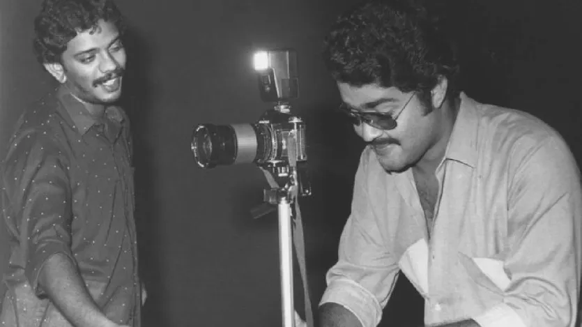 'हम भले ही चाइल्डहुड दोस्तों की तरह बड़े हुए हैं, लेकिन ये भी सच है कि वह आज भी एक बड़े स्टार हैं और उनके पास ऑप्शन्स की कमी नहीं है। लेकिन, हमने हमेशा एक-दूसरे का साथ दिया है और एक-दूसरे के लिए अच्छा किया है। मैं किसी और एक्टर के साथ अपनी 100वीं फिल्म बनाने के बारे में सोच भी नहीं सकता।'