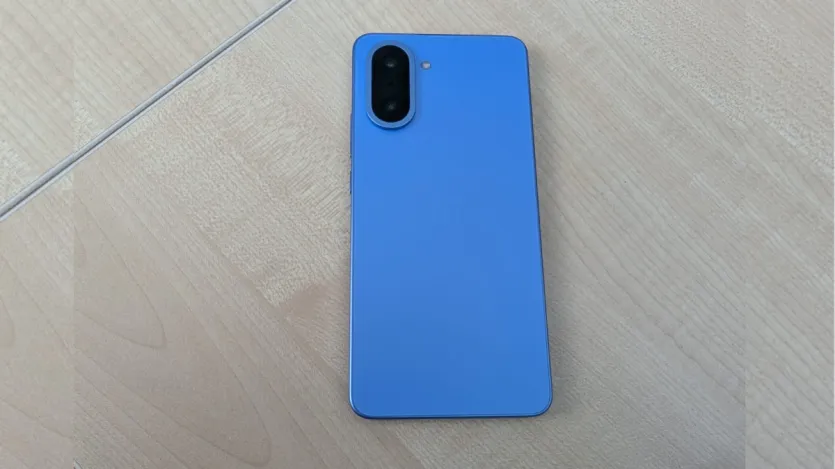 OnePlus Nord CE 5 की खरीद पर 3,000 रुपये तक का डिस्काउंट मिलेगा। 24,999 रुपये की शुरुआती कीमत में लॉन्च हुआ यह फोन 21,499 रुपये की शुरुआती कीमत में घर ला सकते हैं। इसके अलावा फोन की खरीद पर नो-कॉस्ट EMI और एक्सचेंज ऑफर का भी लाभ मिलेगा।