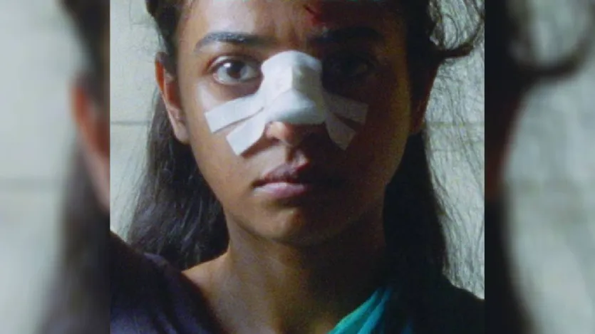 बॉलीवुड में कुछ ऐसे स्टार हैं, जिन्होंने फिल्मी बैकग्राउंड से ना होते हुए भी ना सिर्फ अपनी पहचान बनाई है बल्कि अपने अभिनय के दम पर फिल्मी परिवारों से ताल्लुक रखने वाले स्टार्स को भी पीछे छोड़ा है। इन्हीं कलाकारों में से एक राधिका आप्टे भी हैं, जो आज यानी 7 सितंबर को अपना 39वां जन्मदिन मना रही हैं। बॉलीवुड में कुछ ऐसे स्टार हैं, जिन्होंने फिल्मी बैकग्राउंड से ना होते हुए भी ना सिर्फ अपनी पहचान बनाई है बल्कि अपने अभिनय के दम पर फिल्मी परिवारों से ताल्लुक रखने वाले स्टार्स को भी पीछे छोड़ा है। इन्हीं कलाकारों में से एक राधिका आप्टे भी हैं, जो आज यानी 7 सितंबर को अपना 39वां जन्मदिन मना रही हैं।