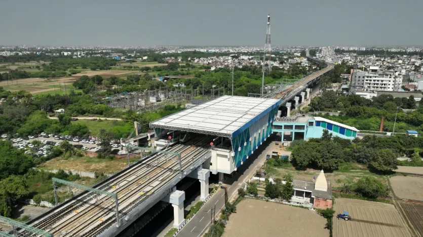 मेरठ मेट्रो के लिए 23 किलोमीटर के सेक्शन में शहर में कुल 13 स्टेशन बनाए जा रहे हैं। इनमें से मेरठ सेंट्रल, भैंसाली और बेगमपुल अंडरग्राउंड हैं, बाकी एलिवेटेड हैं। मेरठ मेट्रो का संचालन नमो भारत के बुनियादी ढांचे पर ही किया जाएगा, जो देश में पहली बार है।
