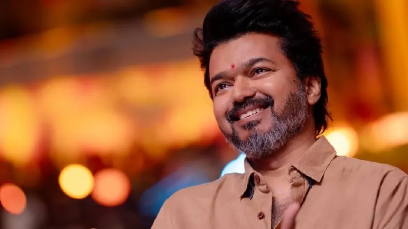 सुपरस्टार ने अपने पोस्ट में आगे लिखा- 'मेरे प्रियजन... मैं आपके प्रति, जो हमारे सभी प्रियजनों की मृत्यु पर शोक मना रहे हैं, अपनी गहरी संवेदनाएं व्यक्त करता हूं, तथा इस गहरे दुख को आपके साथ साझा करता हूं। ईश्वर की कृपा से हम हर चीज से उबरने की कोशिश करेंगे।' इसी के साथ उन्होंने मुआवजे का भी ऐलान किया है। हालांकि, ये पहली बार नहीं है जब किसी स्टार के पीछे भगदड़ मची है और इस भगदड़ में किसी ने जान गंवाई है। 