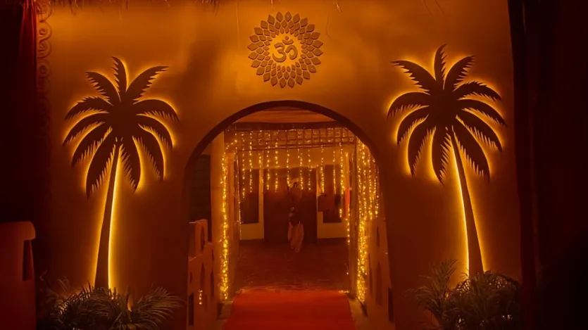 नोएडा सेक्टर 82 में उद्यान दुर्गा पूजा समिति की ओर से माता रानी के दरबार सजाया गया है। इस पांडाल में कई भव्य मूर्तियां लगाई गई हैं। 