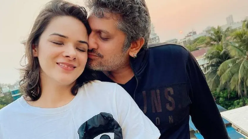 मोहित ने इस बारे में बात करते हुए कहा- 'मैंने उन्हें एक बिलबोर्ड में देखा था और देखते ही तय कर लिया था कि उदिता से ही शादी करूंगा। मैंने अपने दोस्त को कहा- मैं इसी से शादी करूंगा। मैं उस समय असिस्टेंट डायरेक्टर था। मैंने अपनी कुछ फिल्मों के गाने भी कम्पोज किए हैं, जिनमें 'सुन रहा है ना तू' और 'हमसफर' शामिल हैं।'