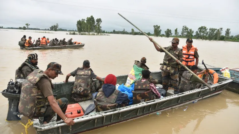 मुख्यमंत्री भगवंत मान ने बाढ़ प्रभावित इलाकों का दौरा किया और आश्वासन दिया कि सरकार विशेष गिरदावरी (नुकसान का आकलन) कर रही है और प्रभावित परिवारों को मुआवजा दिया जाएगा। उन्होंने कहा, 