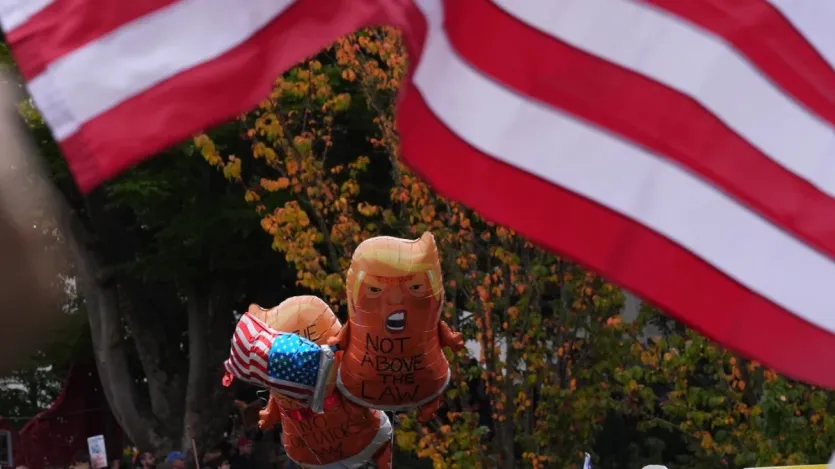 अमेरिका में अब से पहले इतना बड़ा विरोध प्रदर्शन कभी नहीं देखा गया। यह अमेरिका में बड़े बदलावों का संकेत हो सकता है। 