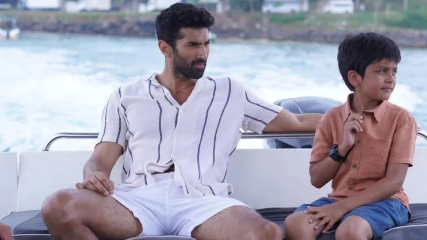 आदित्य रॉय कपूर की लव लाइफ की बात करें तो एक्टर 39 साल के हैं और अब तक सिंगल हैं। आदित्य का नाम उनकी को-स्टार श्रद्धा कपूर से लेकर अनन्या पांडे जैसी अभिनेत्रियों से जुड़ चुका है। पिछले दिनों अभिनेता का नाम मॉडल जॉर्जीना डिसिल्वा से भी जुड़ चुका है, लेकिन अब तक दोनों में से किसी ने इस रिलेशनशिप की पुष्टि नहीं की है।