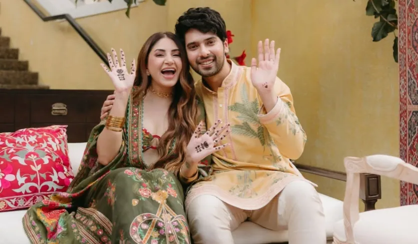 अरमान मलिक ने 28 दिसंबर को महाराष्ट्र के महाबलेश्वर में एक निजी समारोह में अपनी लवर आशना श्रॉफ के साथ शादी के बंधन में बंध गए। इंस्टाग्राम पर तस्वीरें शेयर करते हुए, उन्होंने बस इतना लिखा, 'तू ही मेरा घर है।' अरमान मलिक ने अगस्त 2023 में श्रॉफ को प्रपोज किया। लगभग दो महीने बाद, उन्होंने आधिकारिक तौर पर शादी की। अरमान मलिक और आशना श्रॉफ का यह पहला करवा चौथ है।