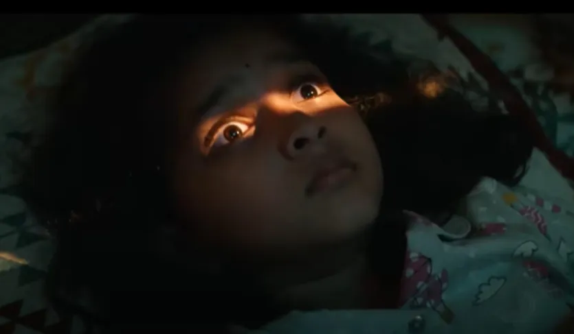 हॉरर फिल्में देखने का शौक दर्शकों सालों से है। डर और सस्पेंस का तड़का लगने वाली कहानियां लोगों को बहुत पसंद आती हैं क्योंकि वे इन्हें देखने से खुद को रोक नहीं पाते। इसी बीच एक नई बेहतरीन सस्पेंस और सुपरनैचुरल हॉरर फिल्म ओटीटी पर दस्तक देने वाली है जो आप कभी भी देख सकते हैं। इसे इतना तो साफ हो गया है कि आज कल लोगों के सिर पर हॉरर फिल्मों का क्रेज बढ़ता जा रहा है। ऐसे में ज्यादातर मेकर्स हॉरर कंटेंट ज्यादा बनाने पर ध्यान दे रहे हैं। ऐसे में अगर आप भी इस वीकेंड कुछ अच्छे की तलाश में है तो आप इसे वॉचलिस्ट में शामिल कर सकते हैं।