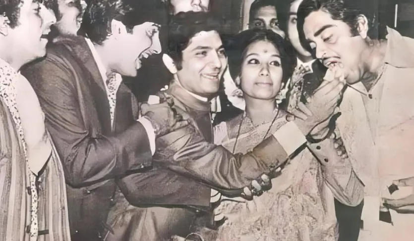 असरानी की पत्नी मंजू ने उनकी आखिरी ख्वाहिश पूरी करते हुए उनका बिना शोर-शराबे के अंतिम संस्कार किया। संयोग से, अपने निधन से कुछ घंटे पहले असरानी ने इंस्टाग्राम पर हैप्पी दिवाली 2025 का संदेश शेयर किया था।