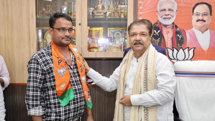 बीजेपी प्रदेश अध्यक्ष ने कहा कि यही कारण है कि लोगों का भाजपा एनडीए के प्रति आकर्षण बढ़ा है। लोग भाजपा और एनडीए की नीतियों को पसंद कर रहे हैं, जिसमें केवल विकास ही विकास है। भाजपा अध्यक्ष डॉ. जायसवाल ने कहा कि भाजपा एक परिवार है और आप सभी आज से इस परिवार के सदस्य हो गए हैं। बीजेपी प्रदेश अध्यक्ष ने कहा कि यही कारण है कि लोगों का भाजपा एनडीए के प्रति आकर्षण बढ़ा है। लोग भाजपा और एनडीए की नीतियों को पसंद कर रहे हैं, जिसमें केवल विकास ही विकास है। भाजपा अध्यक्ष डॉ. जायसवाल ने कहा कि भाजपा एक परिवार है और आप सभी आज से इस परिवार के सदस्य हो गए हैं।