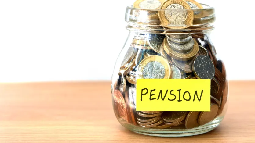 सरकार ने पेंशनभोगियों को याद दिलाया है कि 1 से 30 नवंबर तक लाइफ सर्टिफिकेट जमा करना जरूरी है। वहीं, NPS से UPS में स्विच करने की अंतिम तारीख 30 नवंबर तक बढ़ाई गई है।