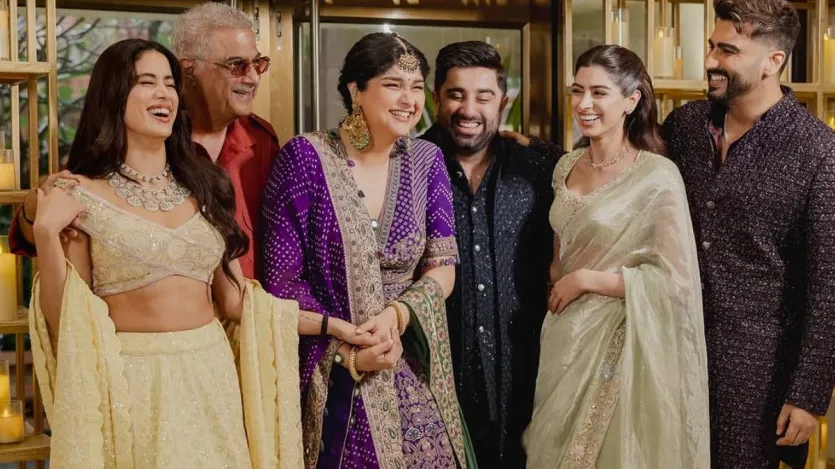 दूसरी तरफ अपने सौतेले भाई-बहन अर्जुन कपूर और अंशुला कपूर से उनका बॉन्ड भी फैंस के बीच चर्चा में बना रहता है। खुशी और जाह्नवी कपूर अक्सर अर्जुन और अंशुला के साथ नजर आते हैं और सोशल मीडिया पर भी एक-दूसरे को किसी खास मौके पर विश करना नहीं भूलते। हाल ही में खुशी और जाह्नवी, अंशुला की इंगेजमेंट भी नजर आई थीं और सगी बहनों की तरह उनके साथ हर पल दिखाई दीं।