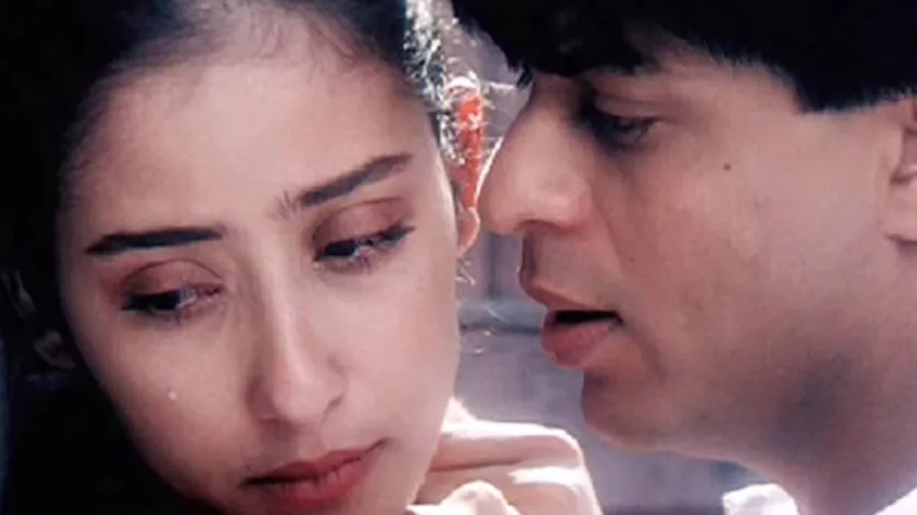 दिल से- 1998 में रिलीज हुई इस फिल्म में बनी इस फिल्म में शाहरुख खान और मनीषा कोइराला लीड रोल में नजर आए थे। मणिरत्मन के निर्देशन में बनी इस रोमांटिक थ्रिलर की कहानी आतंकवाद और उत्तर-पूर्वी राज्यों के तनाव पर आधारित है और दिल को छू जाती है। आज भी इस फिल्म को देखने वाले दर्शक अपनी आंखों को नम होने से रोक नहीं पाते हैं।