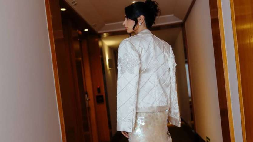 बॉलीवुड की सुपर स्टाइलिश स्टारकिड, 2 ही साल में दे डाली 3 डिजास्टर फिल्में, सौतेले भाई-बहन से है बेशुमार प्यार