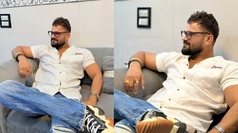 खेसारी यादव महज 7600 वोटों से हारे और कड़ी फाइट के बाद उन्हें निराशा हाथ लगी। लेकिन ये भी बात ध्यान रखने वाली है कि खेसारी को 79 हजार से ज्यादा वोट भी मिले हैं। आरजेडी के बैनर से चुनाव लड़ने वाले खेसारी को भाजपा की ही प्रत्याशी से हार मिली है। चुनाव प्रचार के दौरान खेसारी ने एक सभा में राम मंदिर को लेकर कुछ ऐसा बयान दिया था जिसे उनकी हार की एक बड़ी वजह माना जा रहा है। (Image Source-Instagram@khesari_yadav)