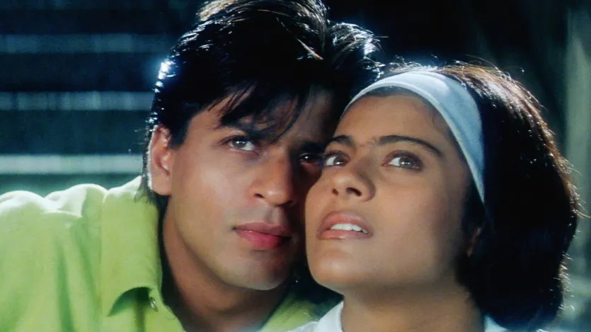 कुछ कुछ होता है- 1998 में रिलीज हुई इस फिल्म के साथ करण जौहर ने बतौर निर्देशक अपना करियर शुरू किया था और पहली ही फिल्म से जबरदस्त सफलता हासिल की थी। इस फिल्म ने प्यार को 'प्यार दोस्ती है' वाली नई परिभाषा दी थी। शाहरुख, काजोल और रानी मुखर्जी की तिकड़ी वाली ये फिल्म इस साल की सबसे ज्यादा कमाई करने वाली फिल्मों में से एक थी।