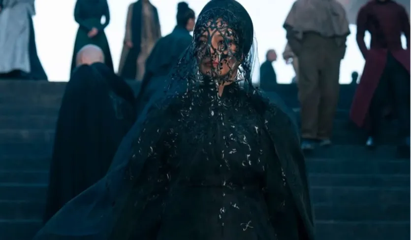 1990 के दशक में उन्होंने अजय देवगन, गोविंदा, अमिताभ बच्चन, देव आनंद और अन्य मशहूर हस्तियों के साथ कई सुपरहिट फिल्मों में काम किया। अपने दमदार अभिनय के लिए वह आज भी प्रशंसकों के बीच काफी लोकप्रिय हैं। लेकिन, बहुत से लोग यह नहीं जानते कि वह हिंदू नहीं, बल्कि मुस्लिम धर्म की हैं।