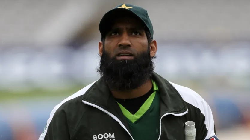 मोहम्मद यूसुफ पाकिस्तानी टीम के लिए इंटरनेशनल क्रिकेट में सबसे ज्यादा रन बनाने के मामले में तीसरे नंबर पर मौजूद हैं। उन्होंने 374 मैचों में कुल 17134 रन बनाए हैं।