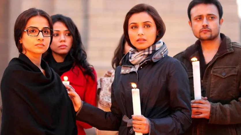 नो वन किल्ड जेसिका: 2011 में रिलीज हुई विद्या बालन और रानी मुखर्जी स्टारर यह कोर्डरूम ड्रामा 1999 के जेसिका लाल मर्डर केस पर आधारित है, जहां पीड़ित की बहन और एक पत्रकार मिलकर एक बेहद ताकतवर आरोपी के खिलाफ न्याय की जंग लड़ती हैं। फिल्म में विद्या बालन जेसिका क बहन सबरीना और रानी मुखर्जी ने जर्नलिस्ट मीरा का किरदार निभाया है। इस फिल्म की आईएमडीबी रेटिंग 7.2 है।