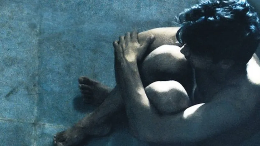 शाहिद: हंसल मेहता के निर्देशन में बनी इस फिल्म में राजकुमार राव ने वकील शाहिद आजमी का रोल निभाया, जो टेरर चार्ज पर जेल गए वकील और मानवाधिकार कार्यकर्ता शाहिद आजमी की जिंदगी पर आधारित है। इस फिल्म की IMDb रेटिंग 8.1 है।