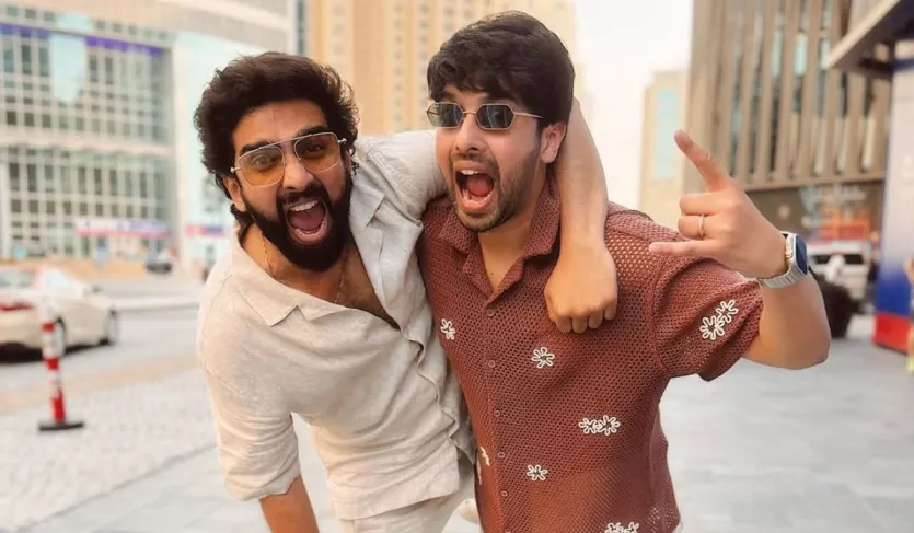 बिग बॉस 19 के कंटेस्टेंट अमाल मलिक के भाई और सिंगर अरमान मलिक ने उन्हें अपना सपोर्ट दिया है। पिछले कुछ दिनों में बिग बॉस 19 के घर के अंदर ड्रामा ने कई मोड़ लिए हैं, जिसमें अमाल ने रियलिटी शो छोड़ने की धमकी भी दी है। शनिवार को अरमान ने फैंस से आखिरी फेज से पहले अमाल को वोट देने की अपील की।