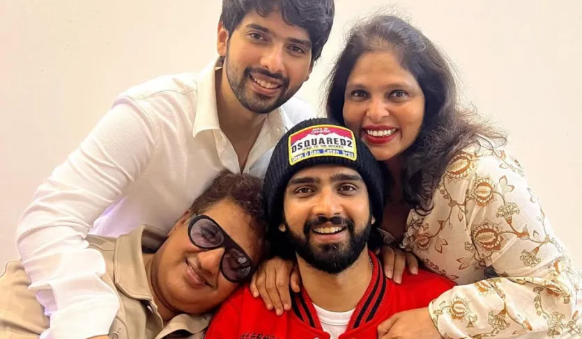 अरमान ने पहले अपने भाई का बचाव करते हुए कहा था कि उन्हें यकीन है कि अमाल शो की टॉक्सिसिटी को संभाल लेगा। जब एक फैन ने कहा, 'कभी-कभी मुझे अमाल के आस-पास यह सारी नेगेटिविटी देखकर बहुत बुरा लगता है, जब से वह बिग बॉस के घर में आया है, लोग उसे जानते ही नहीं हैं और वह कैसा इंसान है... लोग उसे बिना किसी वजह के गलत समझ रहे हैं।'