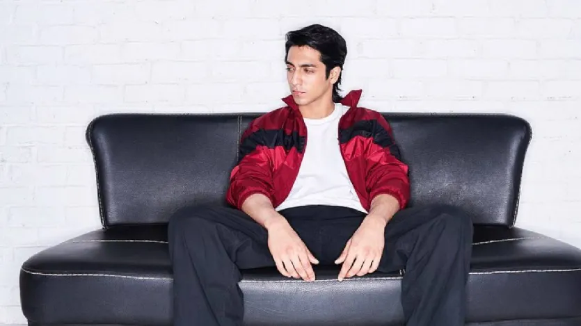 मैंने तुम्हारी नोटबुक में लिखी हुई वो बातें देखी हैं, जिनमें एक अनोखे, दुर्लभ और जादुई दिमाग के विचार बसे हैं। तुम्हारे कैमरे के लेंस का बदलते हुए अंदाज़, जो साधारण चीजों में भी खूबसूरती की तलाश में अडिग रहता है। मैंने तुम्हें इतना निस्वार्थ देखा है। मैंने अपने माता-पिता को तुम पर गहरा भरोसा करते देखा है, हर वीडियो कॉल पर प्यार से मुस्कुराते हुए जब वे पूछते हैं, “अहान कैसे हो? ठीक है ना?' (Image Source-instagram@ahaanpandayy)