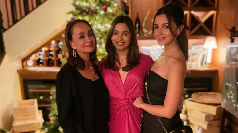 एक्ट्रेस आलिया भट्ट ने अपने नए घर में एक आरामदायक और खास क्रिसमस सेलिब्रेशन का आयोजन किया, जिसमें परिवार और करीबी दोस्तों के साथ गर्मजोशी भरा माहौल नजर आया। इस फेस्टिव गेट-टुगेदर में उनकी मा सोनी राजदान, बहन शाहीन भट्ट और सास नीतू कपूर समेत अर्जुन कपूर और अन्य करीबी दोस्त शामिल थे।