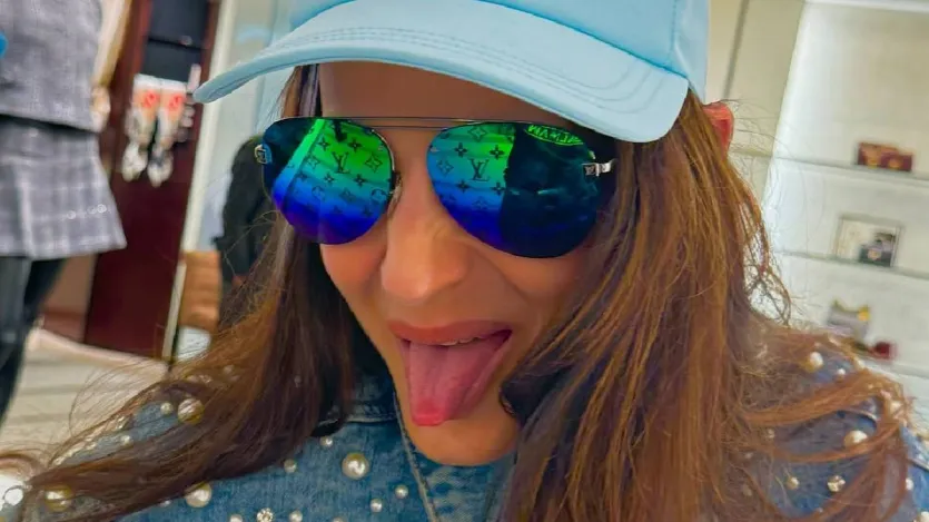 'कहो ना प्यार है' जैसी ब्लॉकबस्टर फिल्म से डेब्यू करने वाली अमीषा पटेल ने अपने करियर में कई ब्लॉकबस्टर फिल्में दी हैं। लेकिन, आपको जानकर हैरानी होगी कि 50 साल की उम्र में भी अमीषा सिंगल हैं और अपनी सिंगल लाइफ को खूब एन्जॉय कर रही हैं।