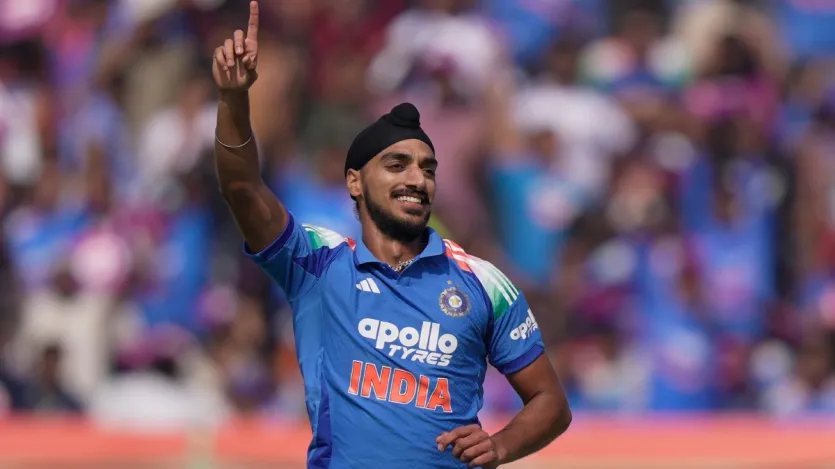 अर्शदीप सिंह भारत के लिए साल 2025 में वनडे क्रिकेट में सबसे ज्यादा विकेट लेने के मामले में पांचवें नंबर पर हैं। उन्होंने साल 2025 के 6 वनडे मैचों में कुल 10 विकेट झटके हैं।